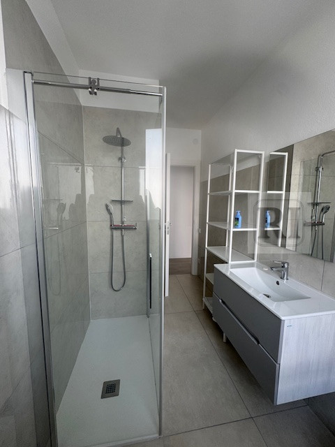 Padova in Zona centralissima Zona Bassanello appartamento al pirmo piano su palazzna di sole 4 un...