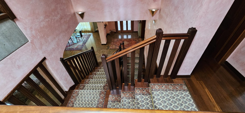 Situata nella zona di Codiverno, nel comune di Vigonza, questa esclusiva villa in vendita si este...