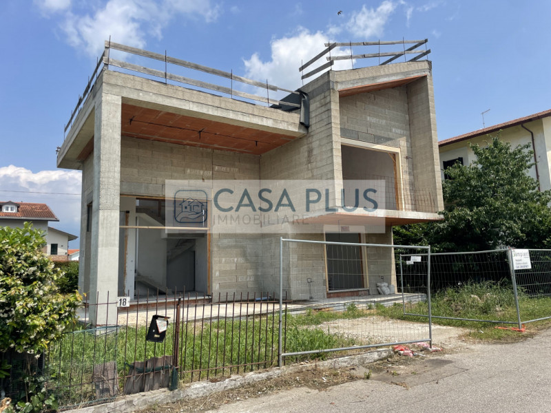 Cassola, comoda ai principali servizi, immersa in un tranquillo quartiere familiare con la presen...