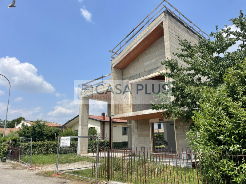 Cassola, comoda ai principali servizi, immersa in un tranquillo quartiere familiare con la presen...