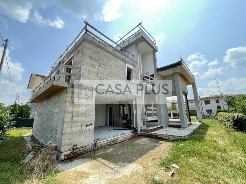 Cassola, comoda ai principali servizi, immersa in un tranquillo quartiere familiare con la presen...