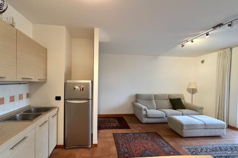 Luminoso appartamento situato al primo piano di un elegante e tranquillo residence, perfettamente...