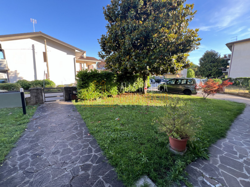 MARANO VICENTINO: APPARTAMENTO BILOCALE al piano terra ristrutturato nel 2022 con garage esclusiv...