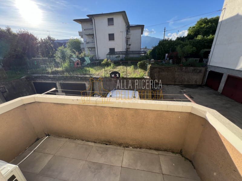 MARANO VICENTINO: APPARTAMENTO BILOCALE al piano terra ristrutturato nel 2022 con garage esclusiv...