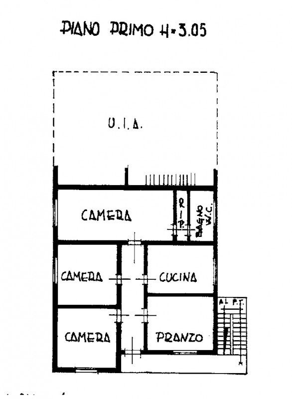 COMPOSIZIONE:
Appartamento al primo piano in contesto residenziale a Carceri, da ristrutturare, c...