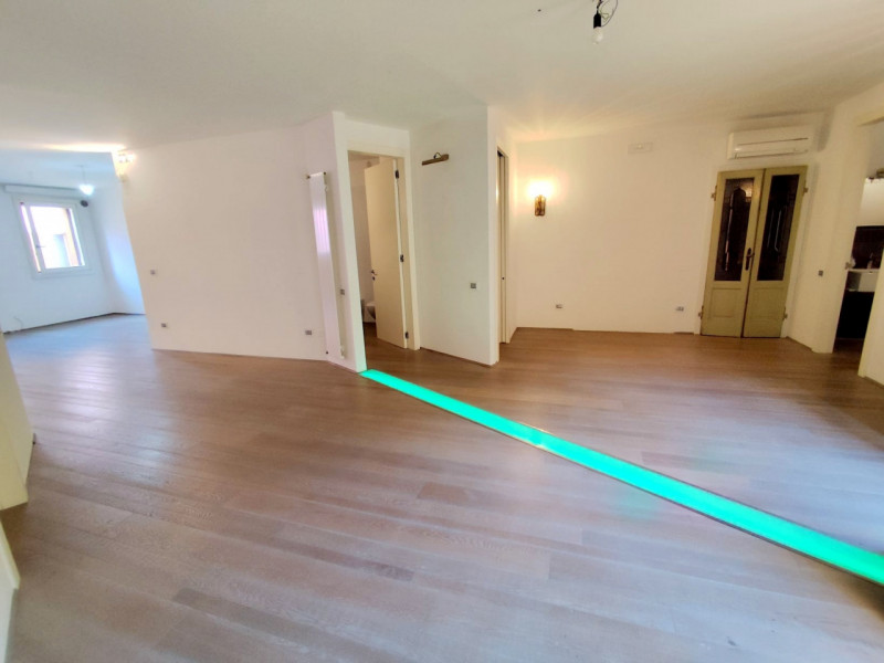 Quadrilocale in corte veneta nel Cuore di Padova

Presentiamo un'elegante e spazioso appartamento...