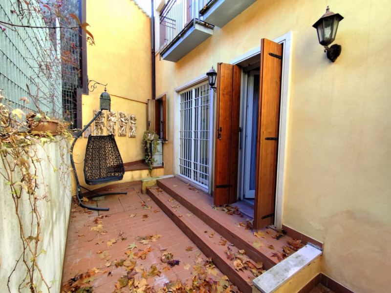 Quadrilocale in corte veneta nel Cuore di Padova

Presentiamo un'elegante e spazioso appartamento...