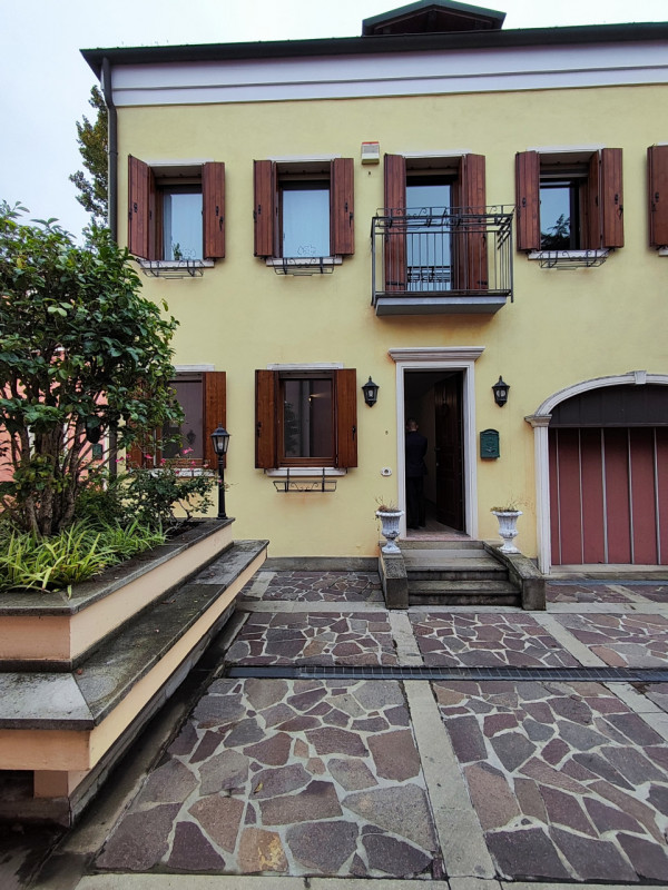 Quadrilocale in corte veneta nel Cuore di Padova

Presentiamo un'elegante e spazioso appartamento...