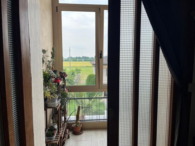 In una delle zone più tranquille e verdi di Ponte di Barbarano, proponiamo in vendita una spazios...