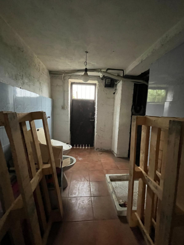 In una delle zone più tranquille e verdi di Ponte di Barbarano, proponiamo in vendita una spazios...