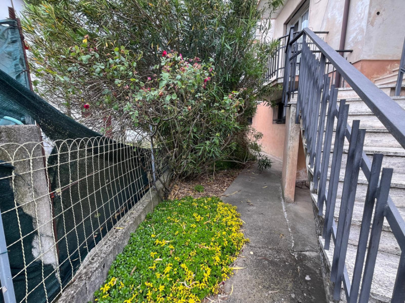In una delle zone più tranquille e verdi di Ponte di Barbarano, proponiamo in vendita una spazios...