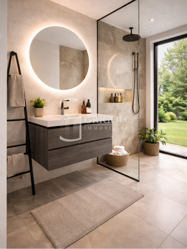 Bellissimo appartamento inserito in un complesso di sole 6 unità, situato a pochi passi dalle mur...