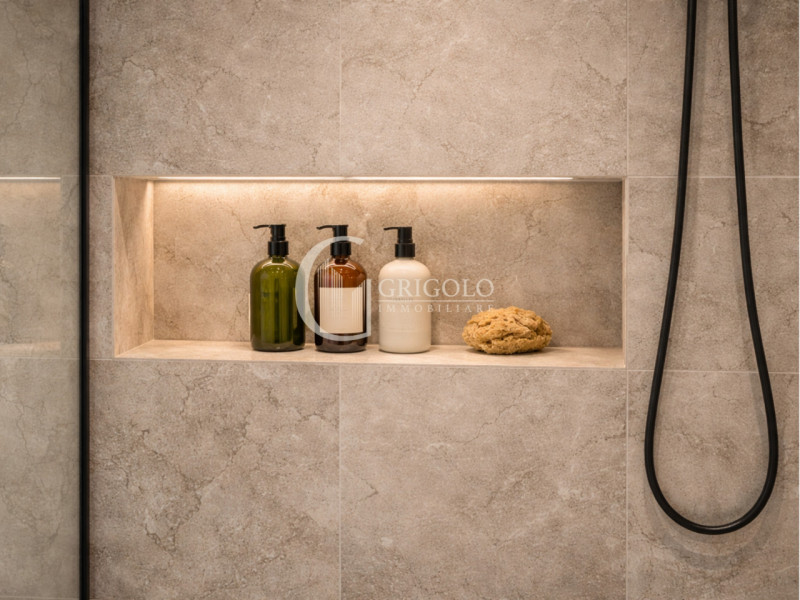 Bellissimo appartamento inserito in un complesso di sole 6 unità, situato a pochi passi dalle mur...