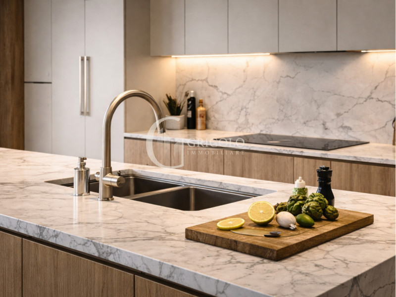 Se desideri vivere in un attico di nuova costruzione, elegante e in una posizione strategica a Tr...