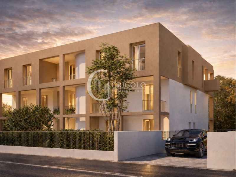 Se desideri vivere in un attico di nuova costruzione, elegante e in una posizione strategica a Tr...