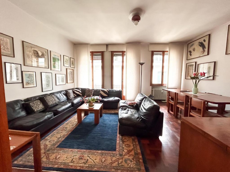 A pochi passi da Ponte San Martino, ingresso del Centro città, LUMINOSO APPARTAMENTO DALLE INTROV...