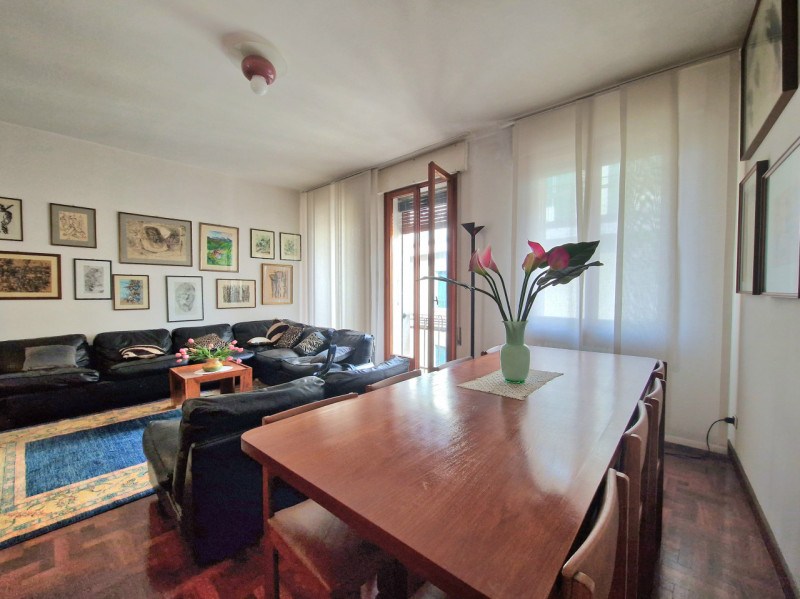 A pochi passi da Ponte San Martino, ingresso del Centro città, LUMINOSO APPARTAMENTO DALLE INTROV...