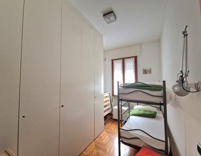 A pochi passi da Ponte San Martino, ingresso del Centro città, LUMINOSO APPARTAMENTO DALLE INTROV...