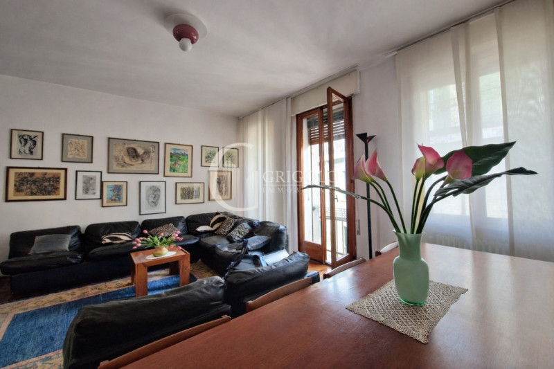 A pochi passi da Ponte San Martino, ingresso del Centro città, LUMINOSO APPARTAMENTO DALLE INTROV...