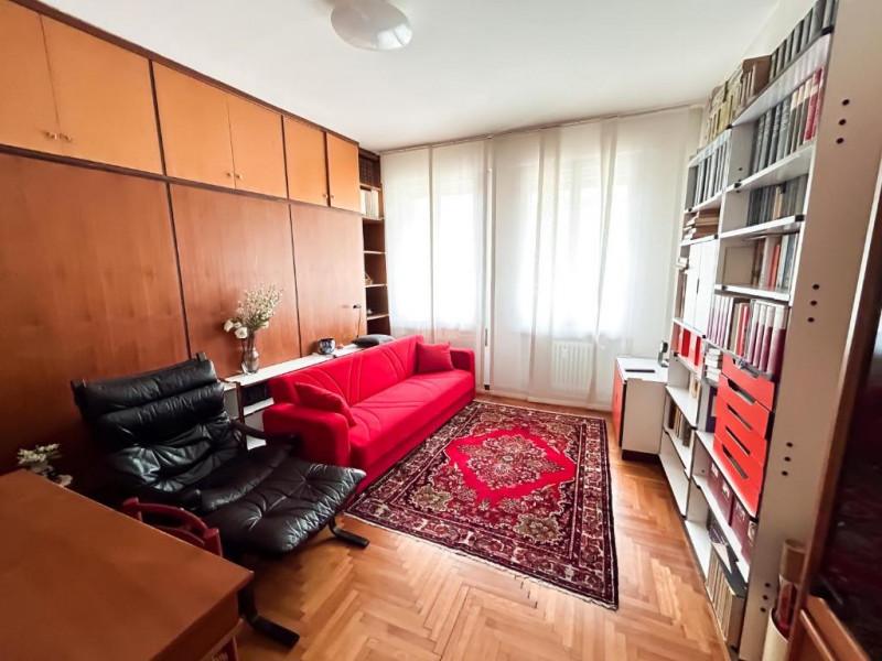 A pochi passi da Ponte San Martino, ingresso del Centro città, LUMINOSO APPARTAMENTO DALLE INTROV...