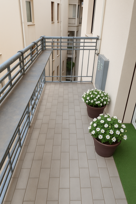 A pochi passi da Ponte San Martino, ingresso del Centro città, LUMINOSO APPARTAMENTO DALLE INTROV...