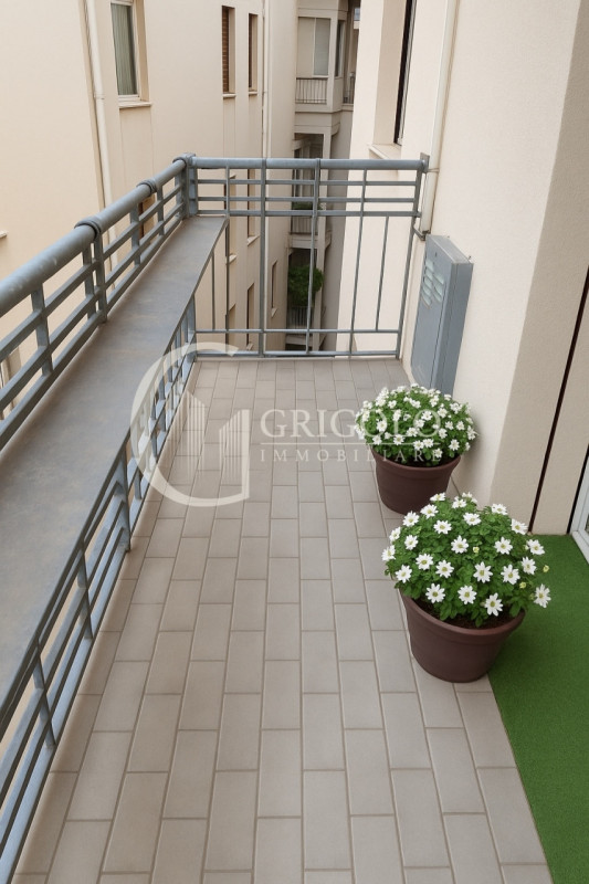 A pochi passi da Ponte San Martino, ingresso del Centro città, LUMINOSO APPARTAMENTO DALLE INTROV...