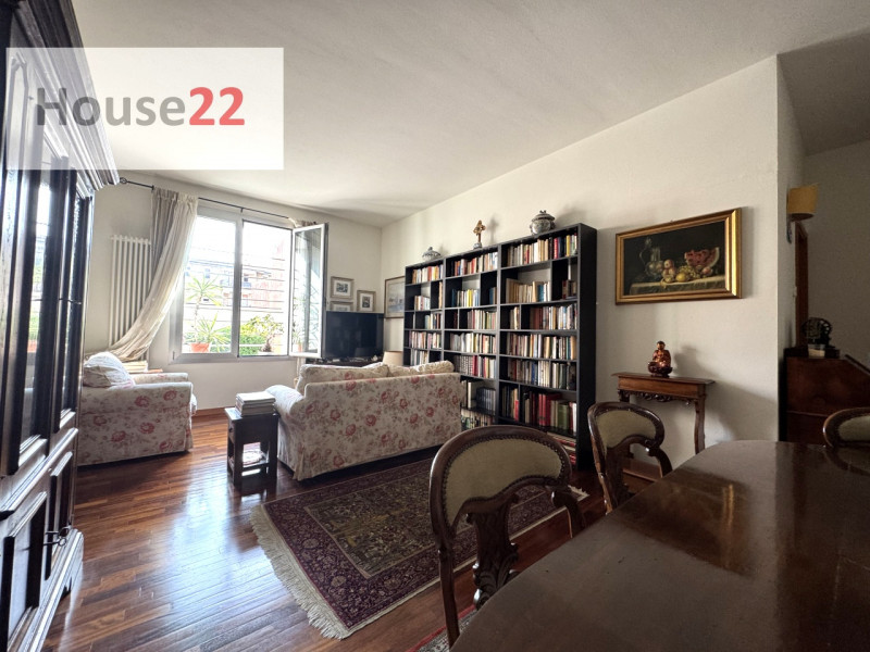 ZONA ARACELI - VICENZA. In un contesto molto curato e moderno, proponiamo AMPIO TRICAMERE al Pian...