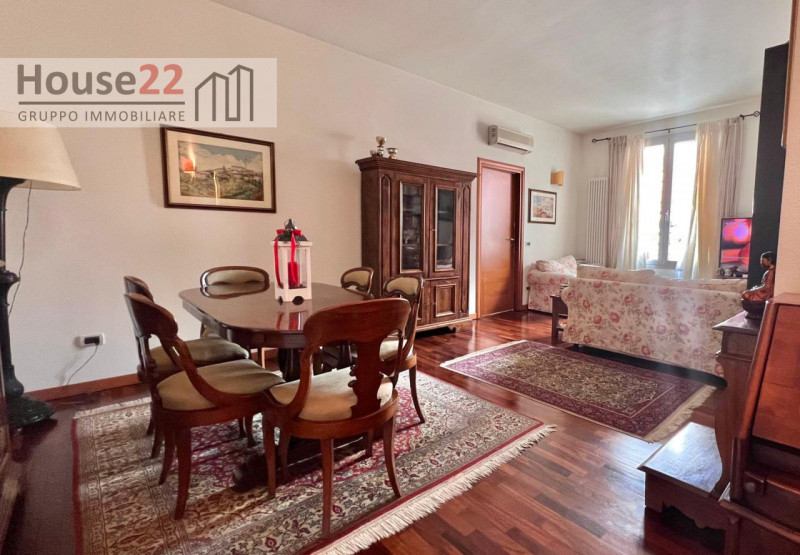 ZONA ARACELI - VICENZA. In un contesto molto curato e moderno, proponiamo AMPIO TRICAMERE al Pian...