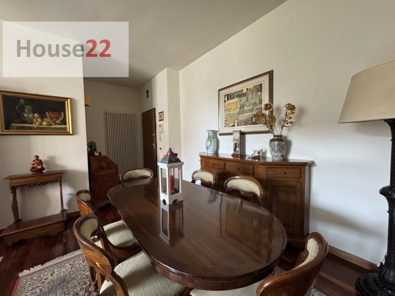 ZONA ARACELI - VICENZA. In un contesto molto curato e moderno, proponiamo AMPIO TRICAMERE al Pian...