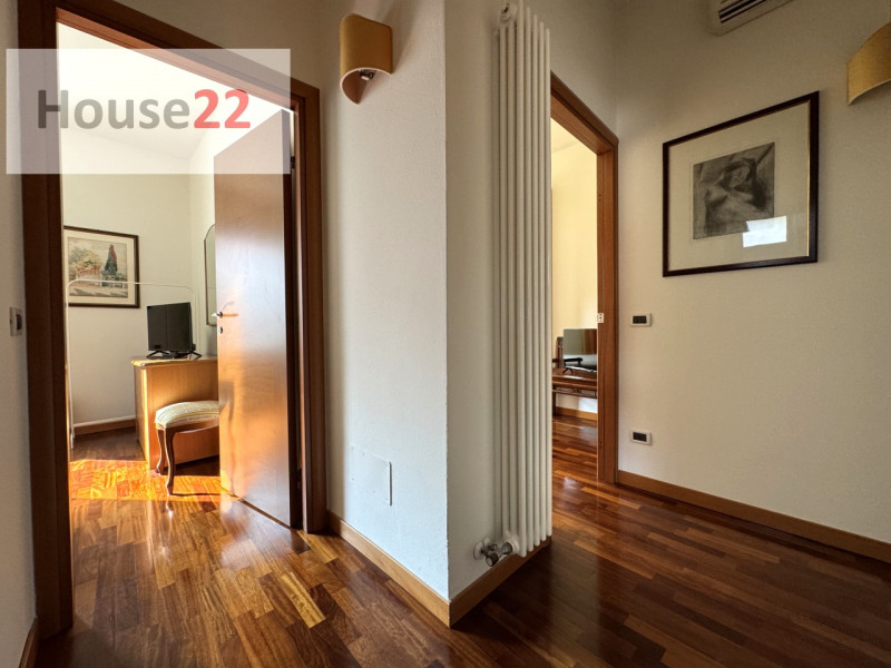 ZONA ARACELI - VICENZA. In un contesto molto curato e moderno, proponiamo AMPIO TRICAMERE al Pian...