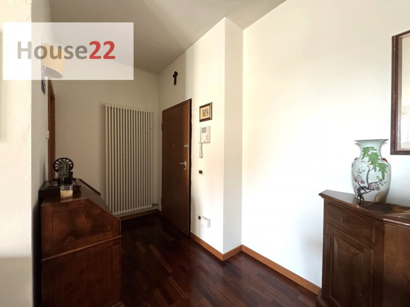 ZONA ARACELI - VICENZA. In un contesto molto curato e moderno, proponiamo AMPIO TRICAMERE al Pian...