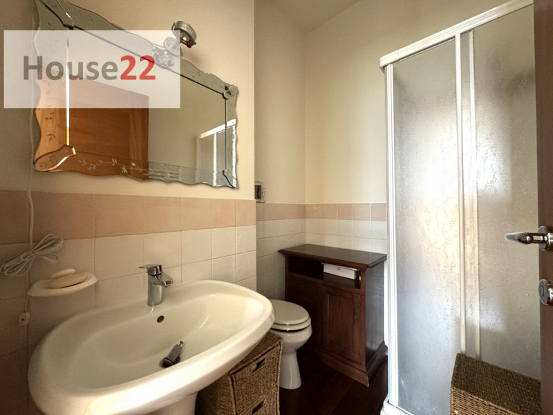 ZONA ARACELI - VICENZA. In un contesto molto curato e moderno, proponiamo AMPIO TRICAMERE al Pian...