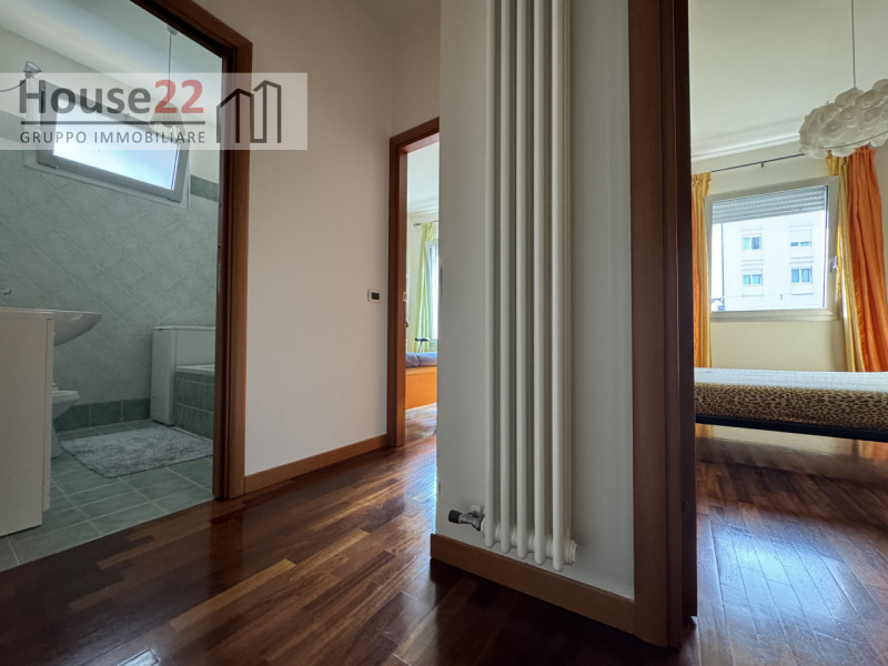 ZONA ARACELI - VICENZA. In un contesto molto curato e moderno, proponiamo AMPIO TRICAMERE al Pian...