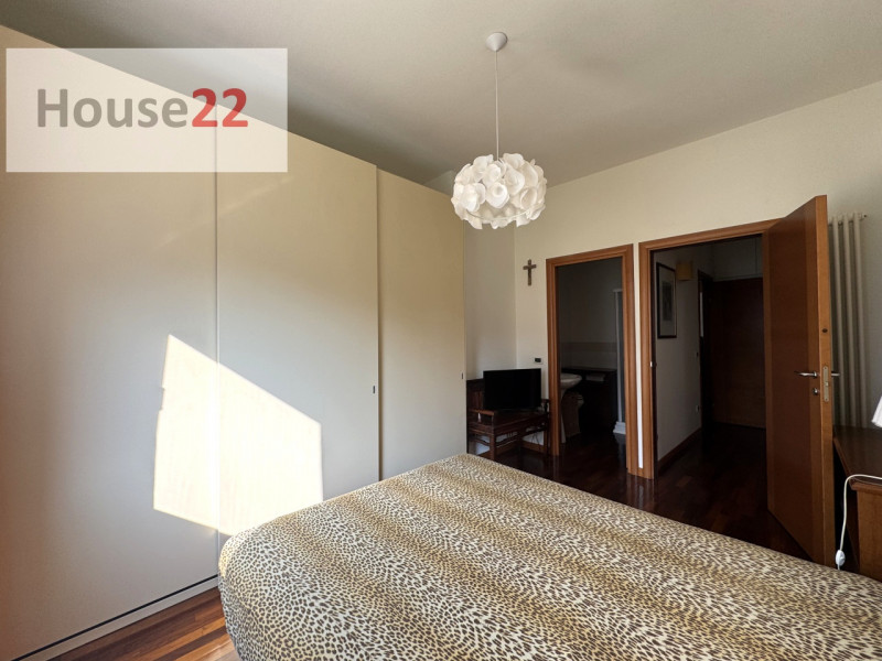 ZONA ARACELI - VICENZA. In un contesto molto curato e moderno, proponiamo AMPIO TRICAMERE al Pian...