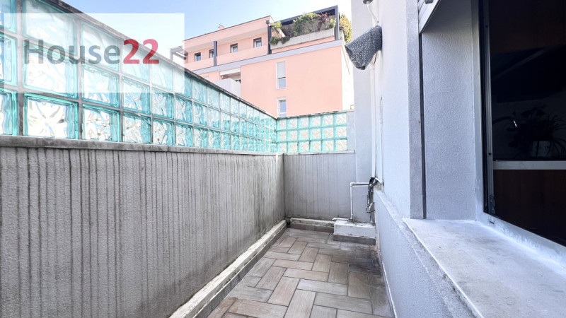 ZONA ARACELI - VICENZA. In un contesto molto curato e moderno, proponiamo AMPIO TRICAMERE al Pian...