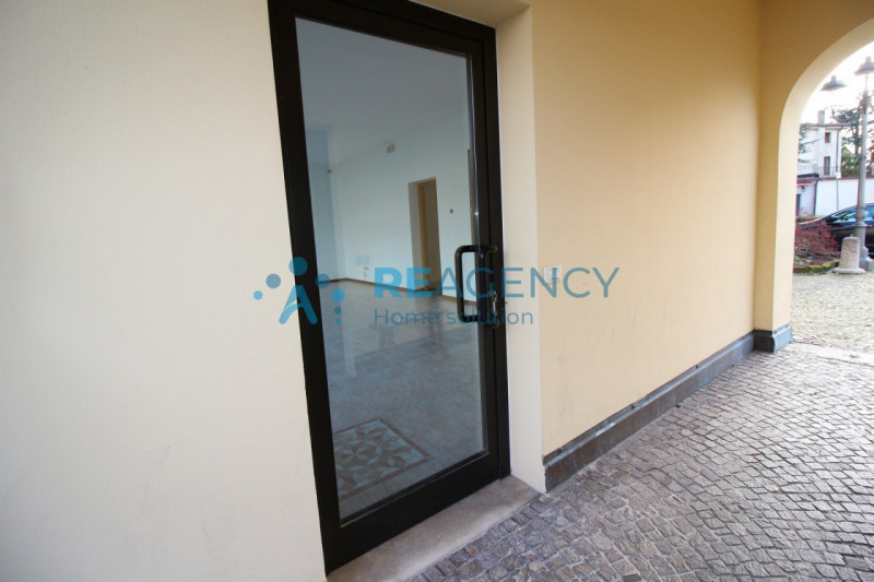 ZANE' 
Sei alla ricerca di un negozio vetrinato?
Prezzo € 59.000
CLASSE ENERGETICA F

CHIAMACI OR...