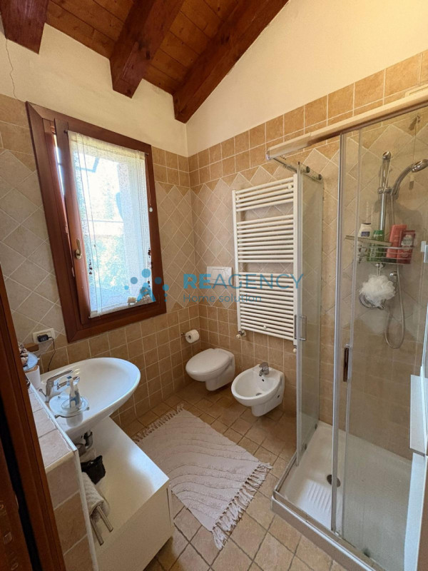 Vicenza - Zona Corso Padova

Stai cercando un appartamento TRICAMERE  molto ELEGANTE alle porte d...