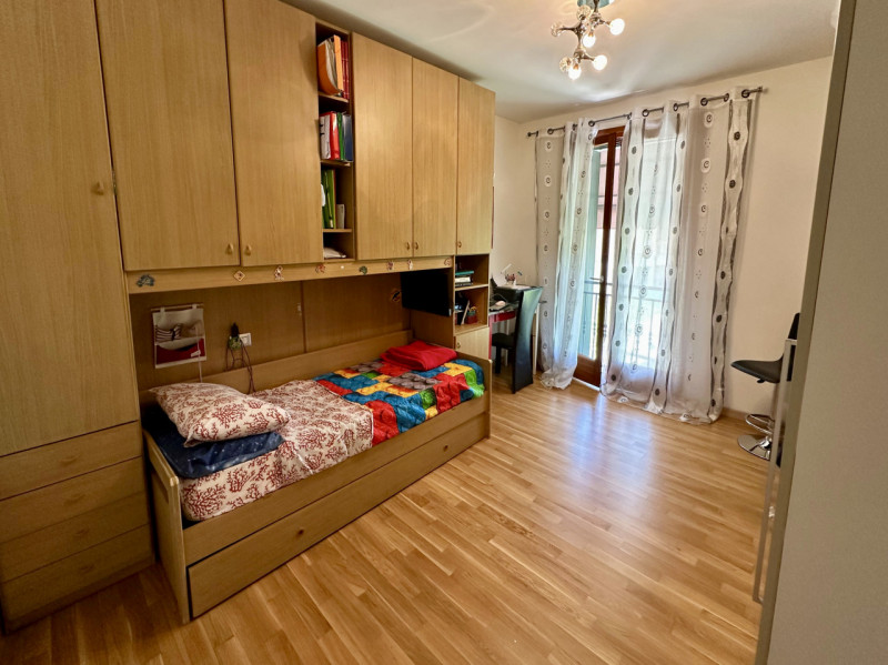 COMPOSIZIONE:
Appartamento al piano primo composto da salotto con angolo cottura, due camere da l...