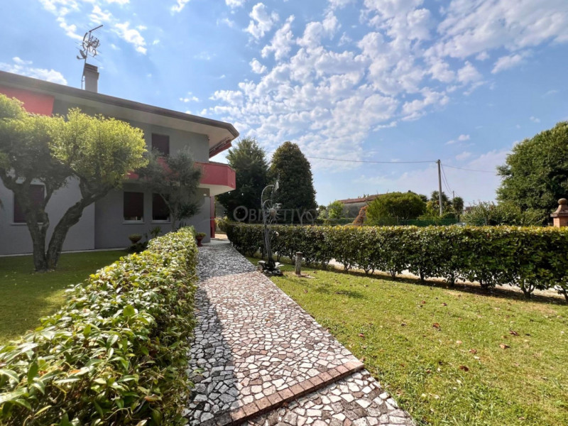 Rif. FO198 - Scopri questa splendida opportunità a Fossò, nostra esclusiva, situata in una zona c...