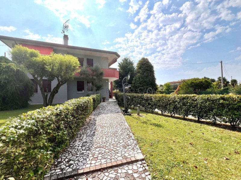 Rif. FO198 - Scopri questa splendida opportunità a Fossò, nostra esclusiva, situata in una zona c...