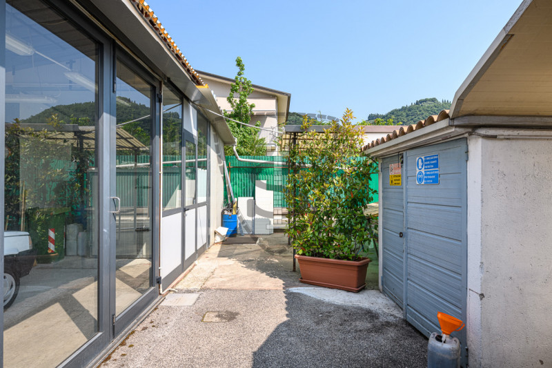 Proponiamo in vendita un'attività di autolavaggio a mano ben avviata, nel Comune di Marostica, si...