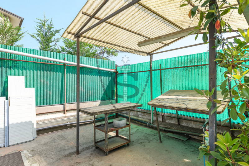 Proponiamo in vendita un'attività di autolavaggio a mano ben avviata, nel Comune di Marostica, si...