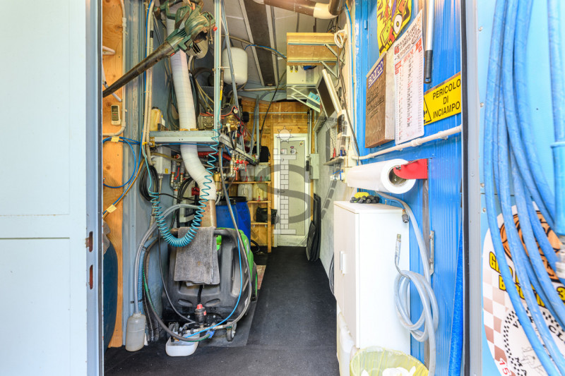 Proponiamo in vendita un'attività di autolavaggio a mano ben avviata, nel Comune di Marostica, si...