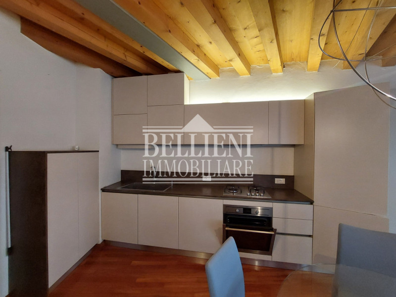 PONTE DEGLI ANGELI: Nel cuore del centro storico, all’interno di un elegante palazzetto d’epoca c...