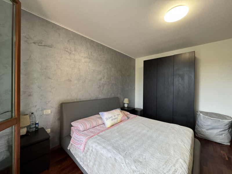 COMPOSIZIONE:
Appartamento posto al piano primo,  si compone da zona giorno con cucina a vista e ...