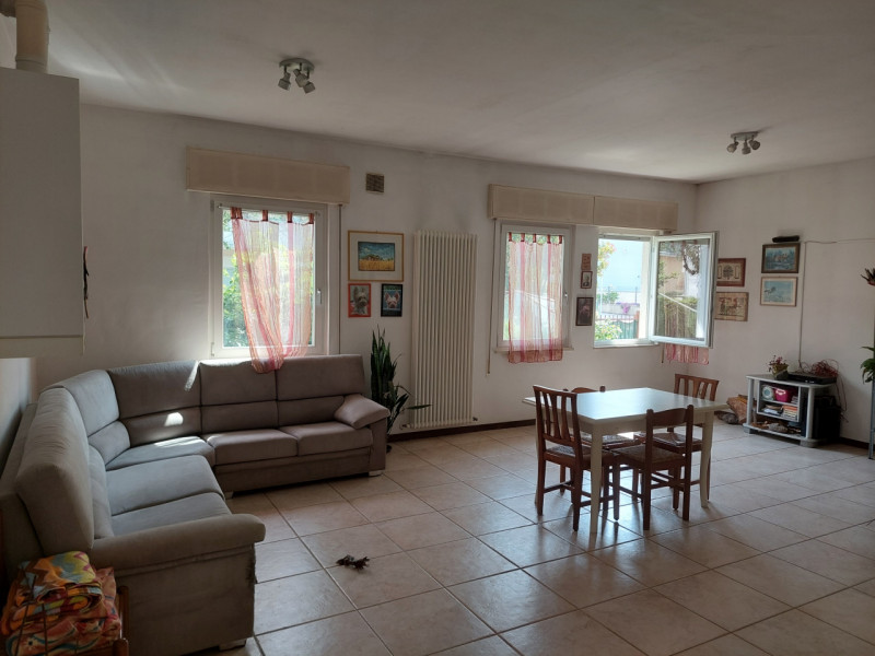 In posizione tranquilla e soleggiata nel cuore del comune di Torrebelvicino, proponiamo una splen...