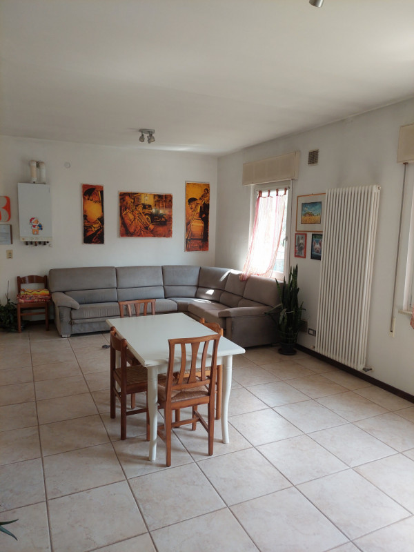 In posizione tranquilla e soleggiata nel cuore del comune di Torrebelvicino, proponiamo una splen...