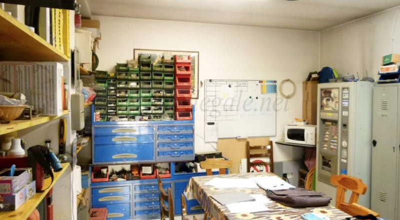 POZZOLEONE (VI) VIA CAPITELLI 12-14 - Piena proprietà di un capannone adibito a magazzino e rimes...