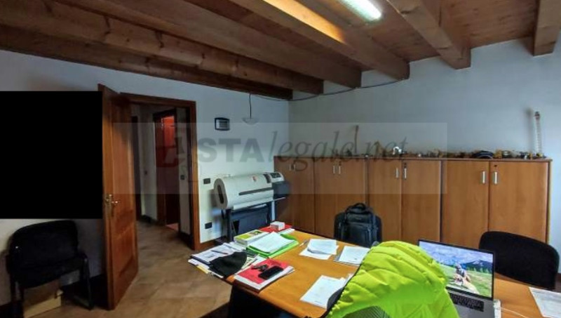 POZZOLEONE (VI) VIA CAPITELLI 12-14 - Piena proprietà di un capannone adibito a magazzino e rimes...