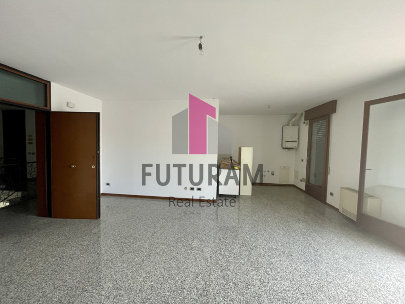 RIF:  031NM -  NOVENTA PADOVANA  -  PER INFO 0444/310220

Propongo in affitto un ufficio al primo...